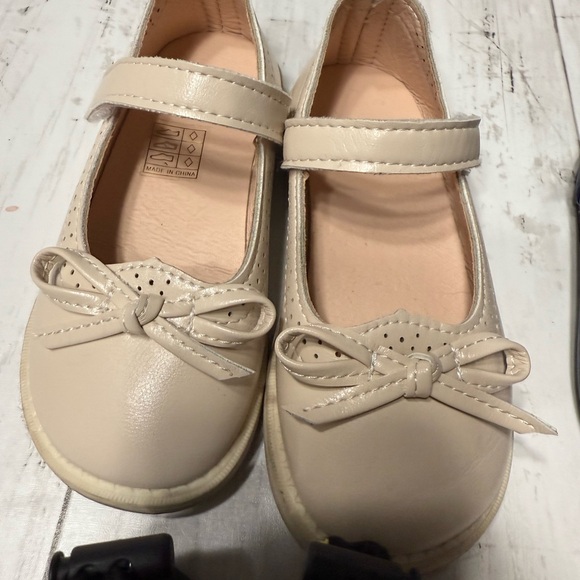 Stylish Kids Shoes Set - Black, White, Navy, and Cream - Picture 4 of 11